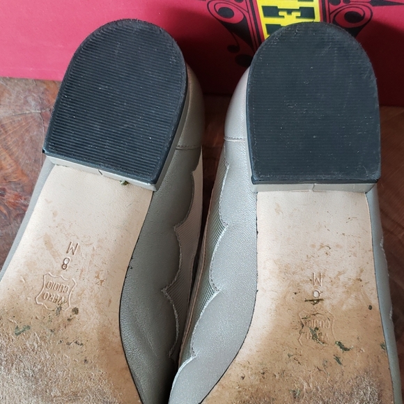 Size 8 M Vaneli Florice Flats in Opal Pearl w/ Box - Picture 6 of 8